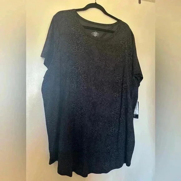 NWT Torrid Active Short Sleeve Top with Open Back - Picture 1 of 6